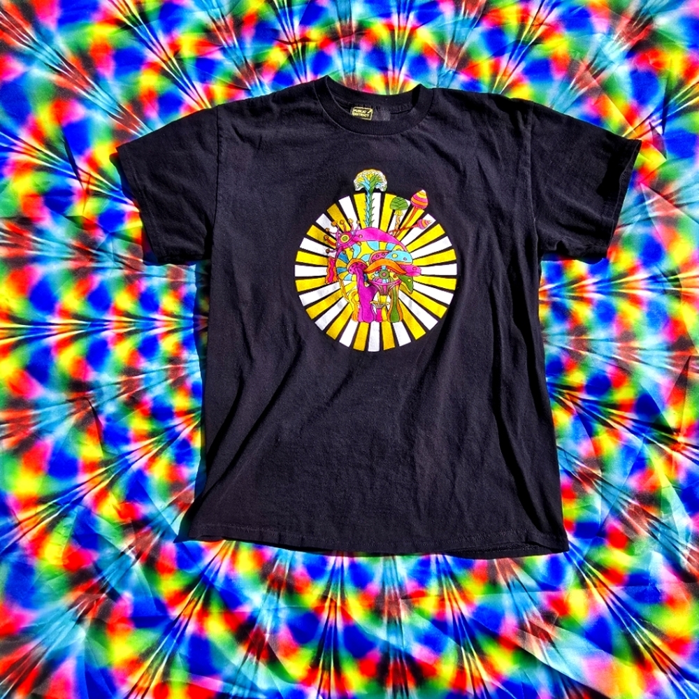Psychedelic Mushroom Graphic Black T-Shirt Size Medium